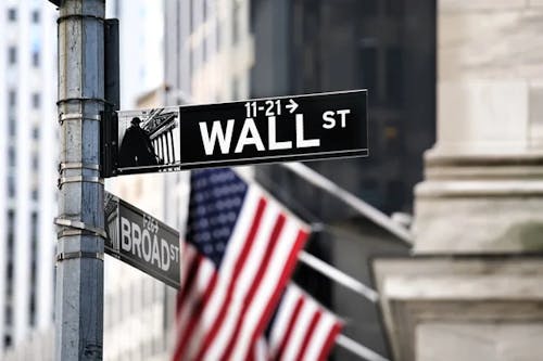 Bolsas de NY terminam a 2ª feira em alta
