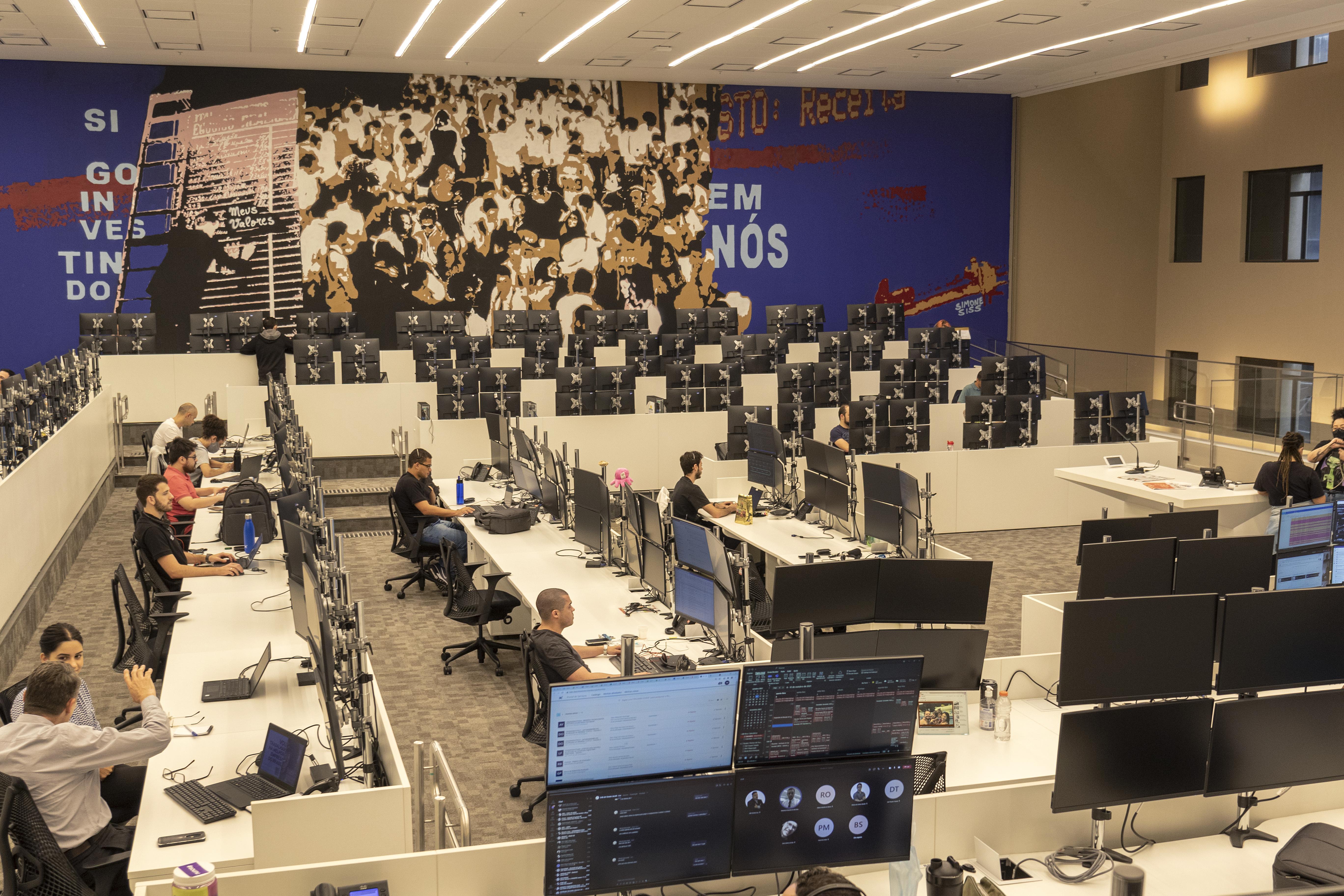 Ibovespa sobe 1,06% e renova recorde de fechamento, aos 145.593 pontos