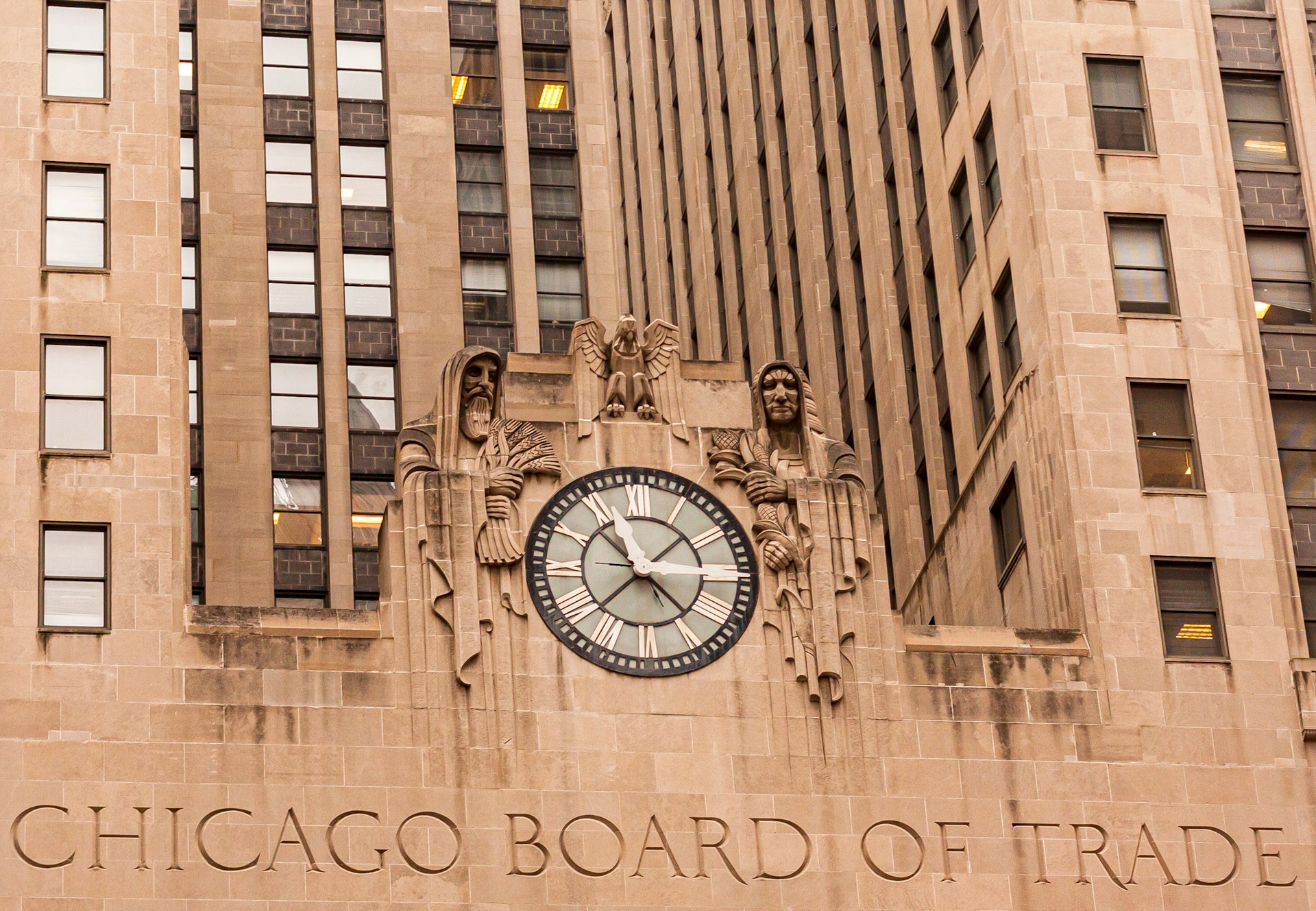 Grãos fecham o dia em queda na Bolsa de Chicago