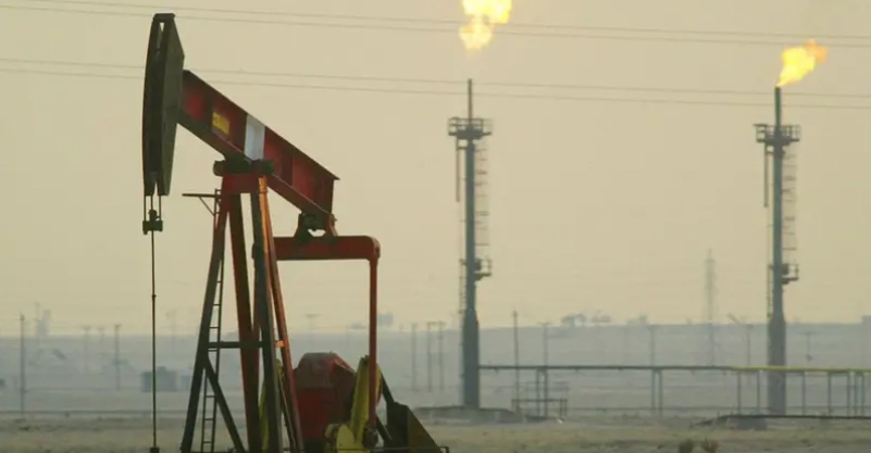 Petróleo opera em moderada queda nesta manhã de 2ª feira