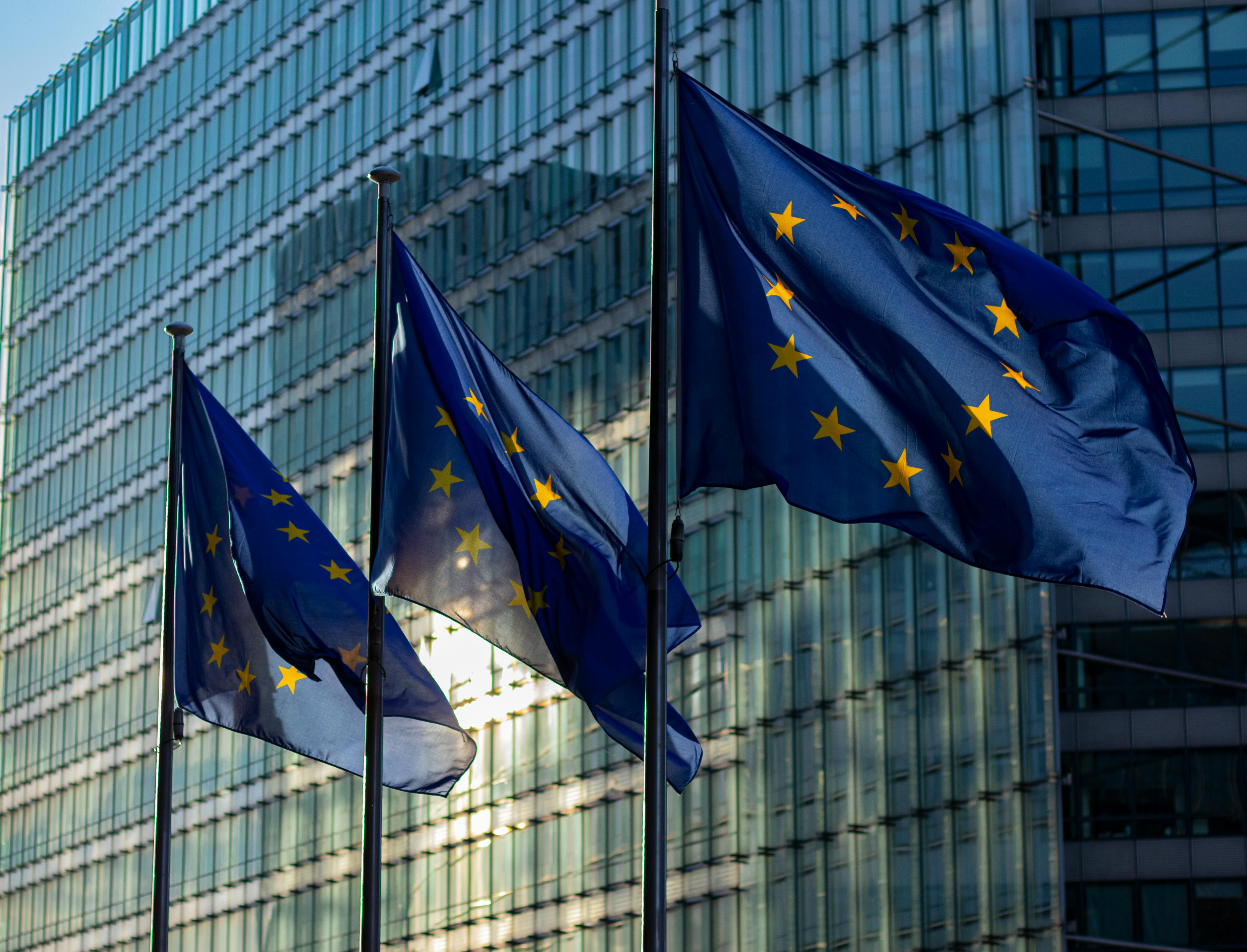 Bolsas da Europa fecham em queda nesta 4ª feira, com exceção de Londres