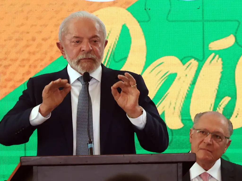 Lula e Trump conversam por 30 minutos e negociam retomada de relações bilaterais