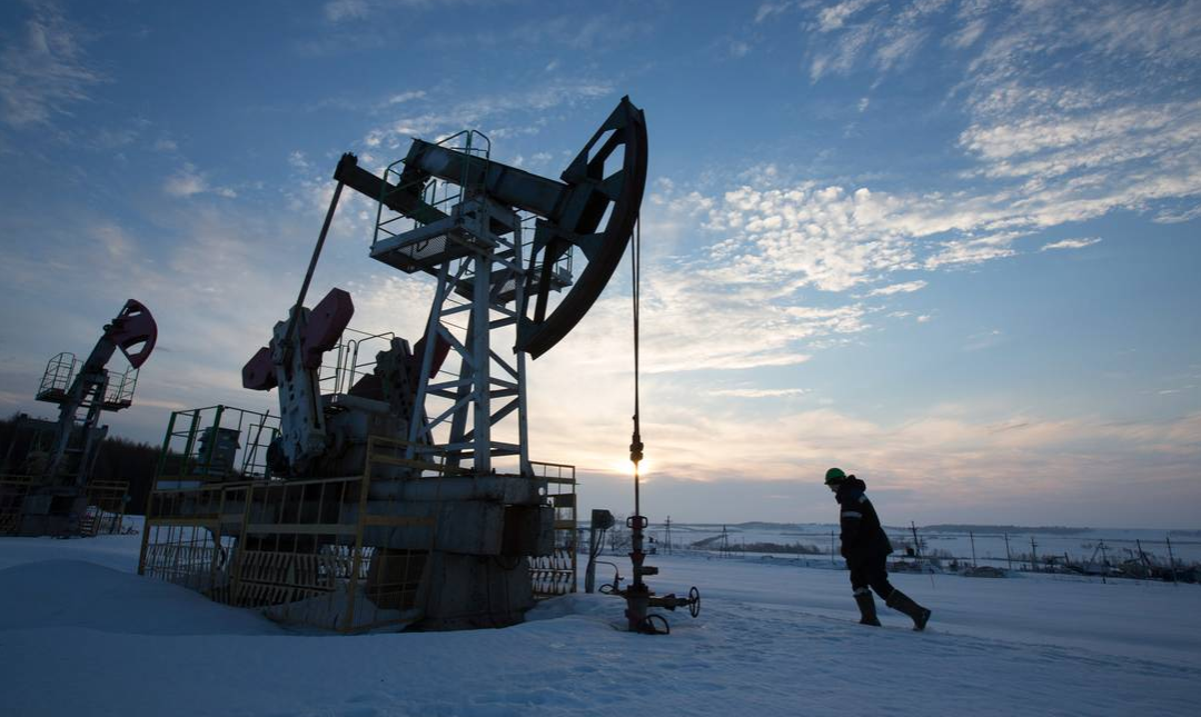 Rússia reduz produção de petróleo em abril