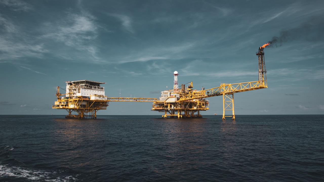 AIE convoca reunião para debater liberação de reservas emergenciais de petróleo