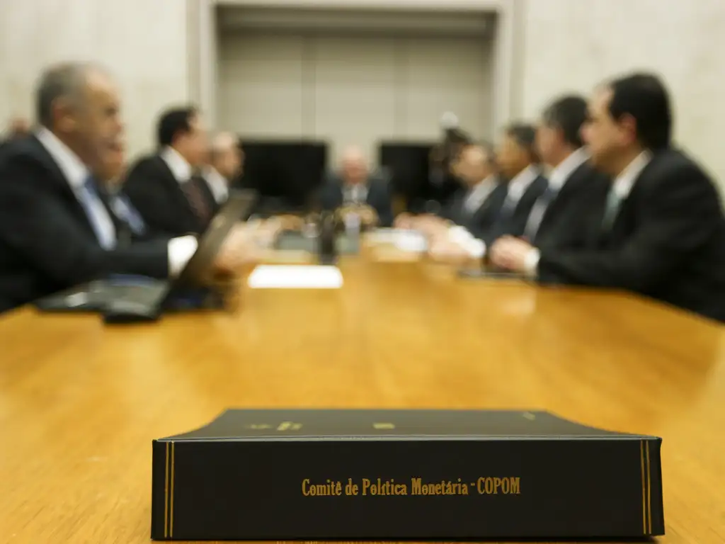 Copom sinaliza possível início de corte da Selic já na próxima reunião