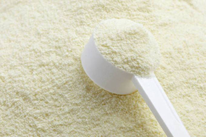 Projeto que proíbe a reconstituição de leite em pó importado avança na Câmara