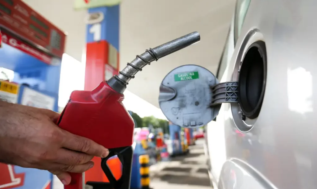 Subsídio de R$ 0,44 por litro da gasolina é prorrogado por 30 dias