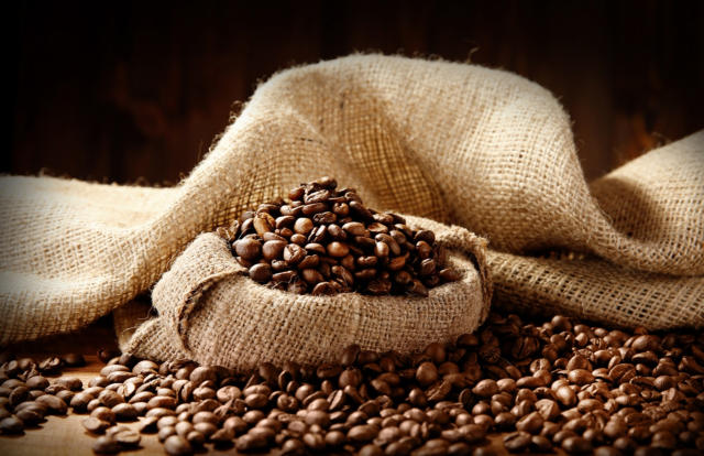 Exportações de café de Uganda crescem 21,7% em dezembro de 2025