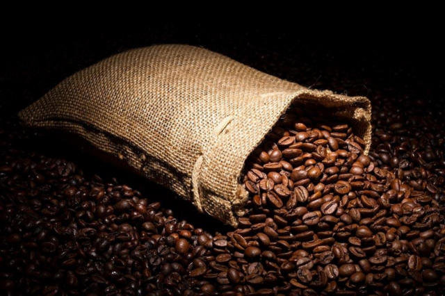 Café opera em baixa na B3 e na Nymex na manhã desta 2ª feira