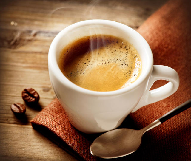 Café opera em queda na B3 e na Nymex na manhã desta 6ª feira